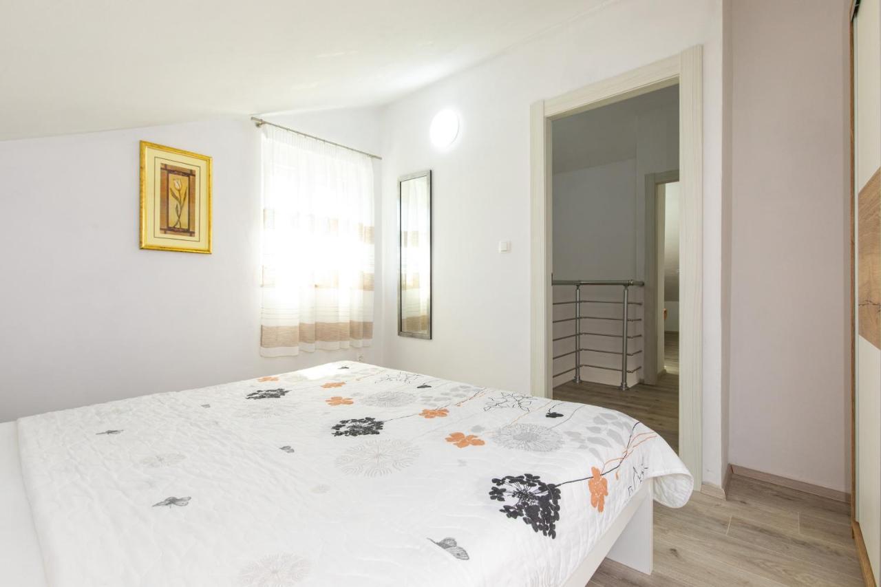 Apartments Augustinovic Baška Exterior foto